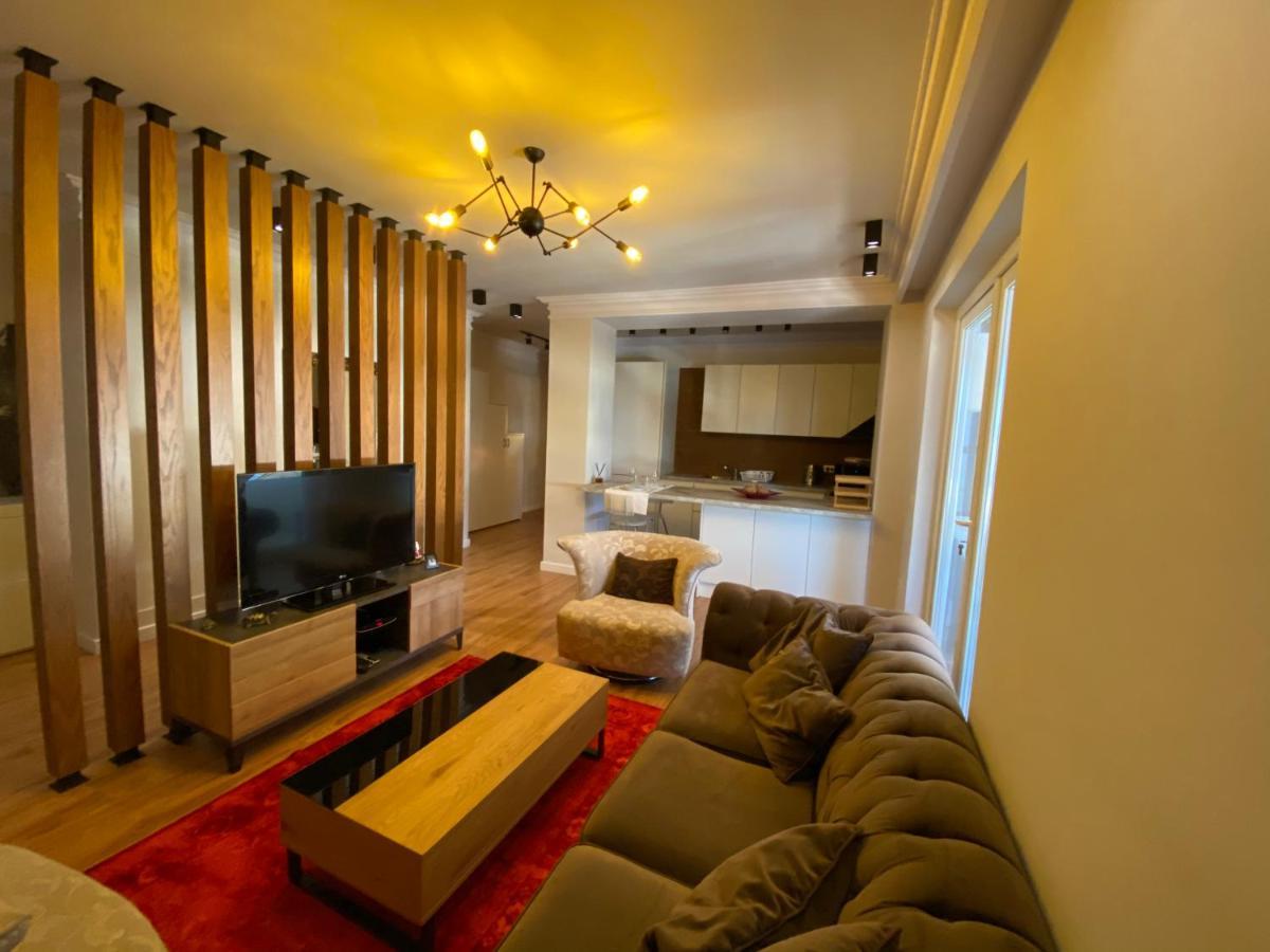 Mel'S Place Тирана Екстер'єр фото