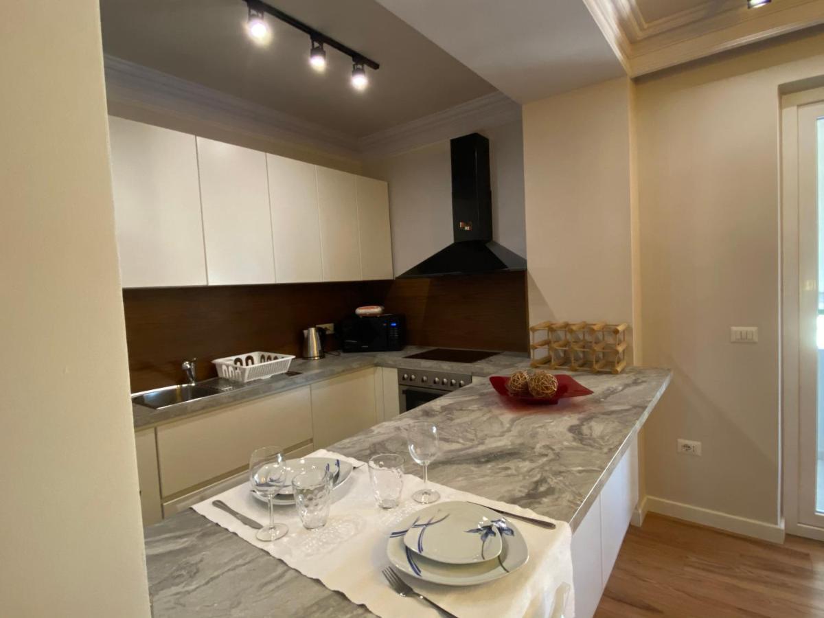 Mel'S Place Тирана Екстер'єр фото