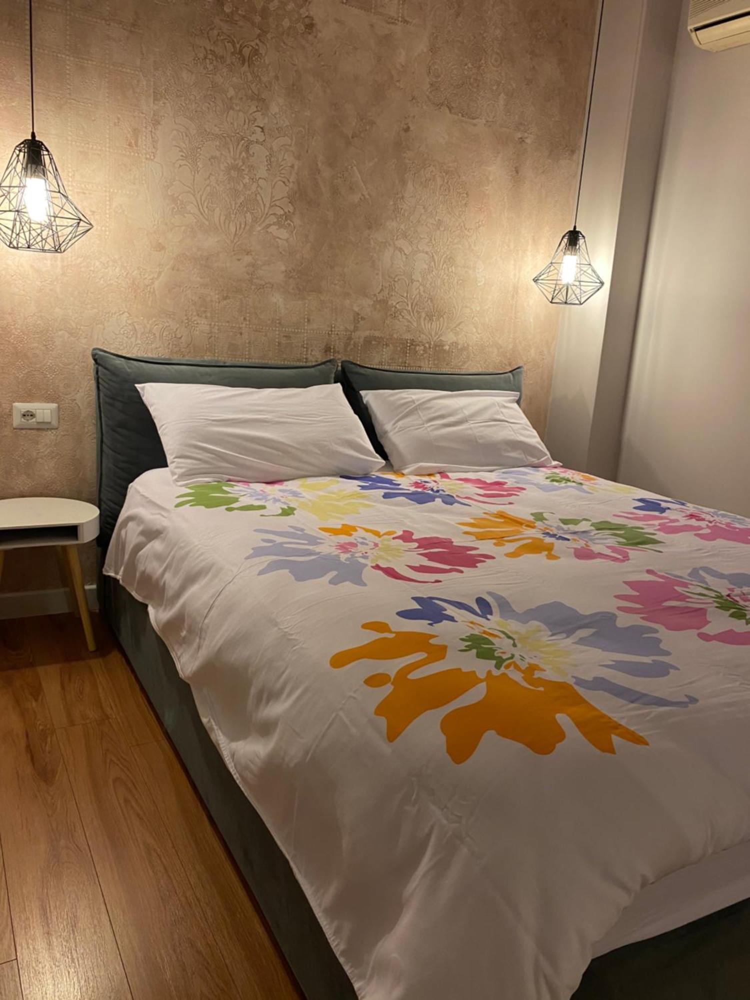 Mel'S Place Тирана Екстер'єр фото