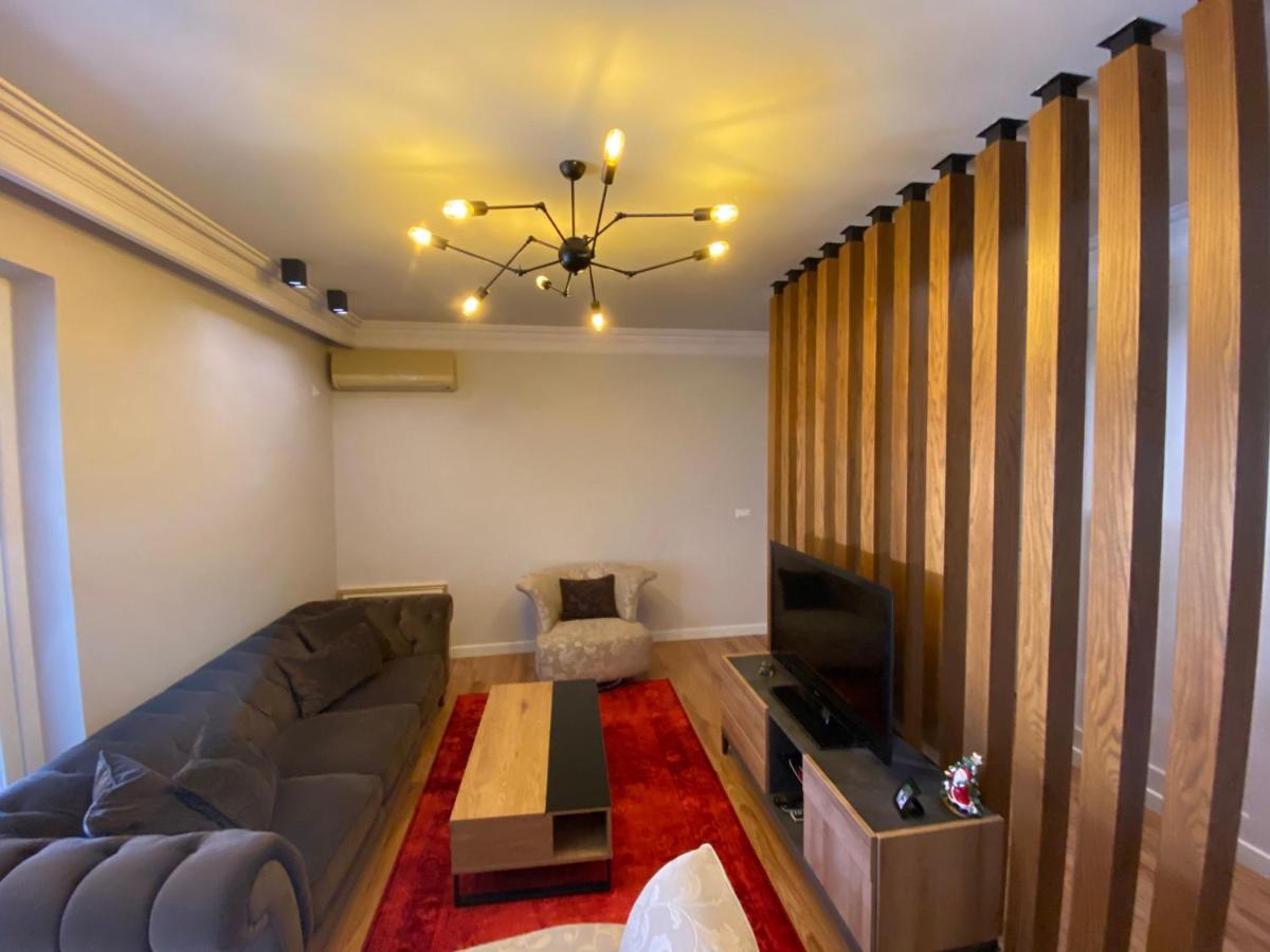 Mel'S Place Тирана Екстер'єр фото