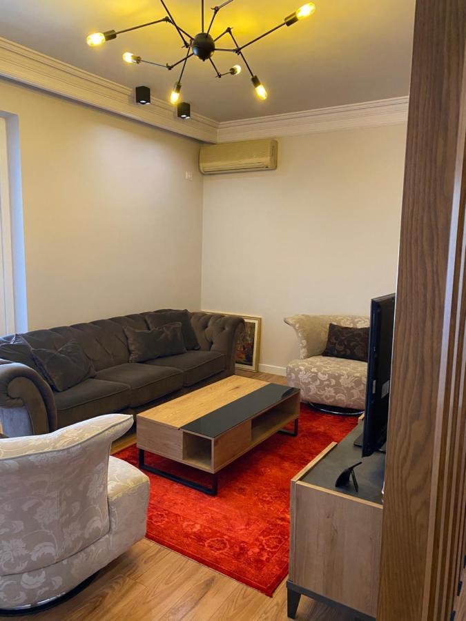 Mel'S Place Тирана Екстер'єр фото